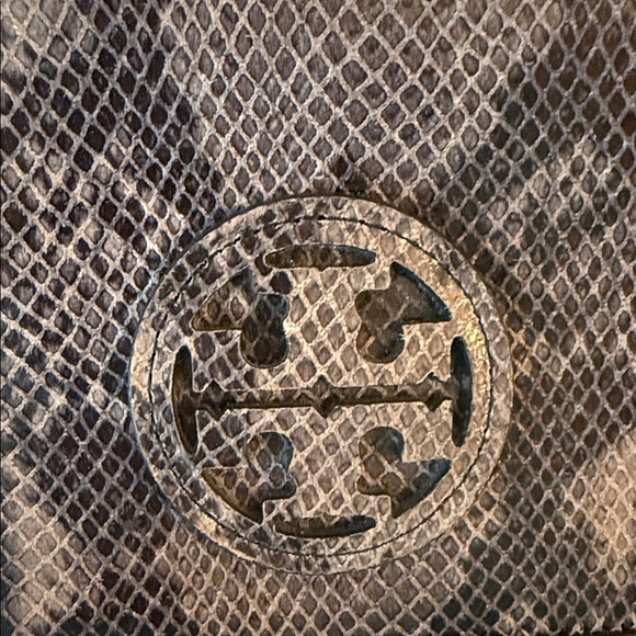 Tory Burch Textured Grey Snake Skin Embossed Leather Finish Bag with Gold Chain. - Picture 14 of 16